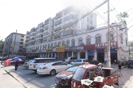 金源小区电梯房非顶楼精装首付20万